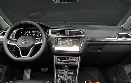Volkswagen Tiguan II, 2023 год, 4 780 000 рублей, 11 фотография