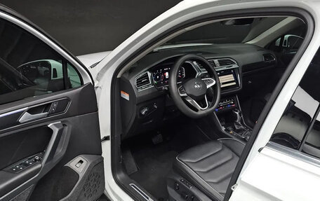Volkswagen Tiguan II, 2023 год, 4 780 000 рублей, 10 фотография