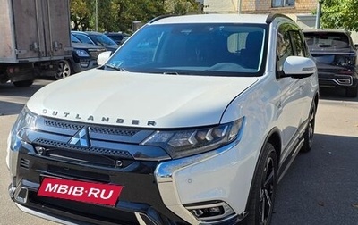 Mitsubishi Outlander III рестайлинг 3, 2020 год, 3 900 000 рублей, 1 фотография