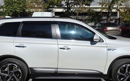 Mitsubishi Outlander III рестайлинг 3, 2020 год, 3 900 000 рублей, 5 фотография