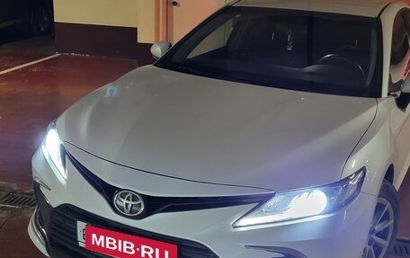 Toyota Camry, 2021 год, 2 000 000 рублей, 1 фотография
