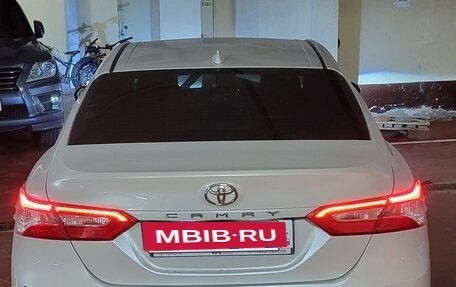 Toyota Camry, 2021 год, 2 000 000 рублей, 2 фотография