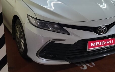 Toyota Camry, 2021 год, 2 000 000 рублей, 3 фотография