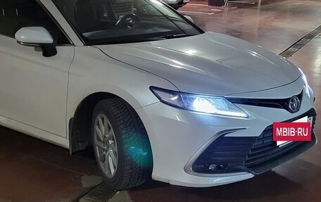 Toyota Camry, 2021 год, 2 000 000 рублей, 5 фотография