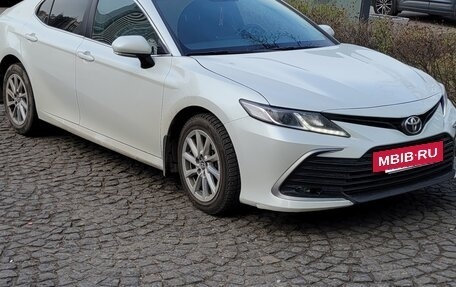 Toyota Camry, 2021 год, 2 000 000 рублей, 6 фотография