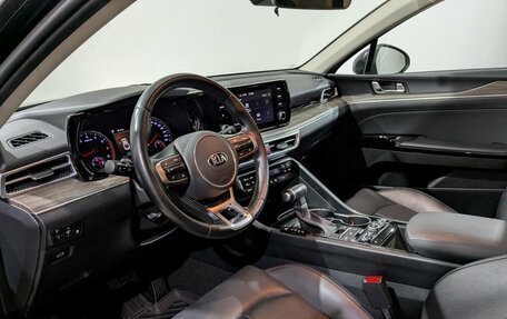 KIA K5, 2021 год, 2 700 000 рублей, 28 фотография
