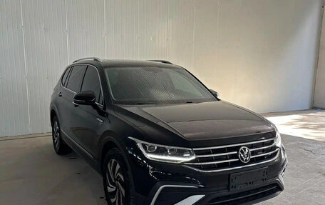 Volkswagen Tiguan II, 2023 год, 2 865 275 рублей, 2 фотография