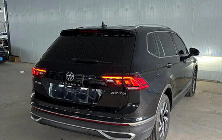 Volkswagen Tiguan II, 2023 год, 2 865 275 рублей, 6 фотография
