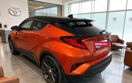 Toyota C-HR I рестайлинг, 2021 год, 2 750 000 рублей, 3 фотография