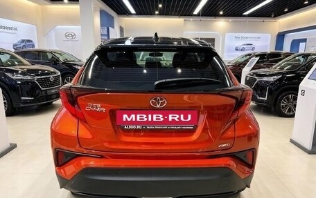 Toyota C-HR I рестайлинг, 2021 год, 2 750 000 рублей, 5 фотография
