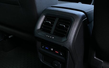 Volkswagen Tiguan II, 2018 год, 2 349 000 рублей, 21 фотография