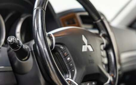 Mitsubishi Pajero IV, 2011 год, 2 390 000 рублей, 27 фотография