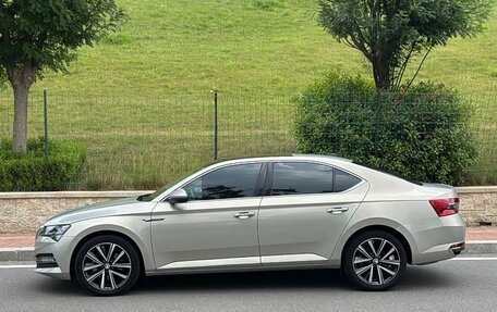 Skoda Superb III рестайлинг, 2022 год, 1 540 000 рублей, 4 фотография
