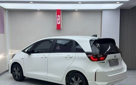 Honda Fit, 2022 год, 1 400 000 рублей, 6 фотография