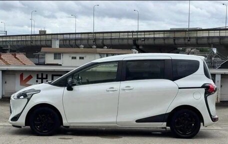 Toyota Sienta II, 2022 год, 1 490 000 рублей, 8 фотография