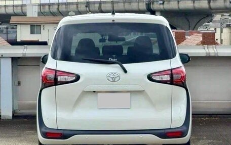 Toyota Sienta II, 2022 год, 1 490 000 рублей, 6 фотография