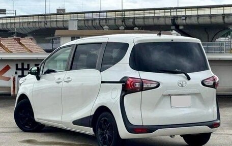 Toyota Sienta II, 2022 год, 1 490 000 рублей, 7 фотография