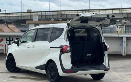 Toyota Sienta II, 2022 год, 1 490 000 рублей, 9 фотография