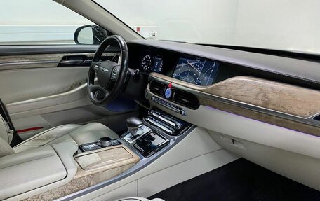 Genesis G90 I рестайлинг, 2017 год, 1 850 000 рублей, 13 фотография