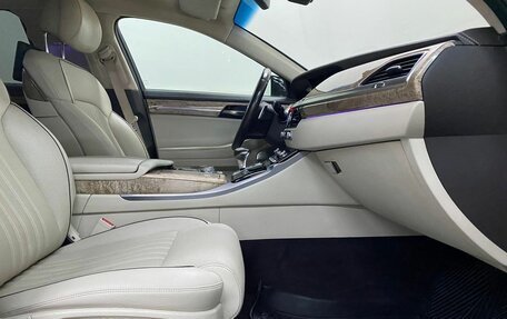Genesis G90 I рестайлинг, 2017 год, 1 850 000 рублей, 19 фотография