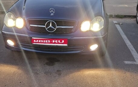 Mercedes-Benz C-Класс, 2005 год, 700 000 рублей, 2 фотография