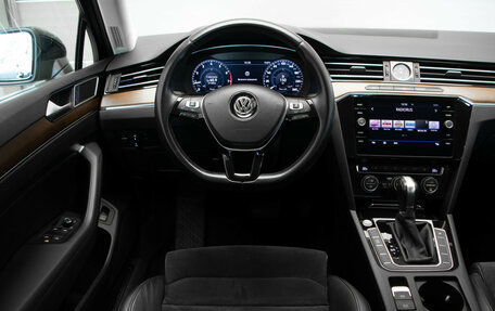 Volkswagen Passat B8 рестайлинг, 2018 год, 2 440 000 рублей, 9 фотография