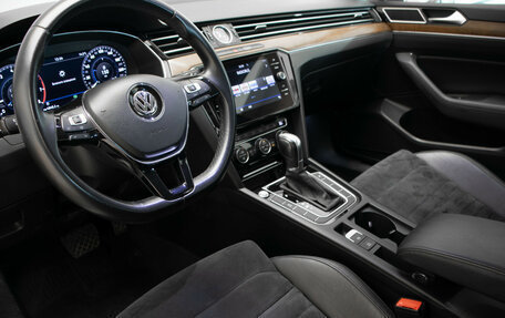 Volkswagen Passat B8 рестайлинг, 2018 год, 2 440 000 рублей, 7 фотография