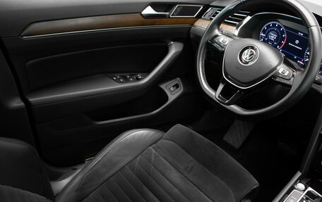Volkswagen Passat B8 рестайлинг, 2018 год, 2 440 000 рублей, 18 фотография