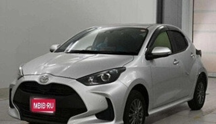 Toyota Yaris, 2022 год, 1 088 000 рублей, 1 фотография