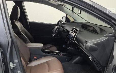 Toyota Prius IV XW50, 2022 год, 1 742 000 рублей, 8 фотография