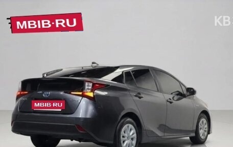 Toyota Prius IV XW50, 2022 год, 1 742 000 рублей, 4 фотография