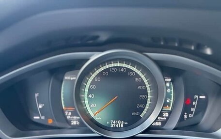Volvo V40 II рестайлинг, 2019 год, 1 070 000 рублей, 10 фотография