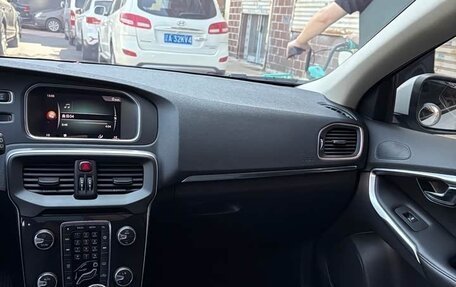 Volvo V40 II рестайлинг, 2019 год, 1 070 000 рублей, 9 фотография