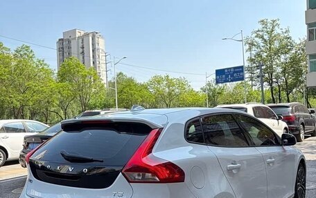 Volvo V40 II рестайлинг, 2019 год, 1 070 000 рублей, 4 фотография