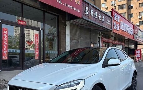 Volvo V40 II рестайлинг, 2019 год, 1 070 000 рублей, 2 фотография