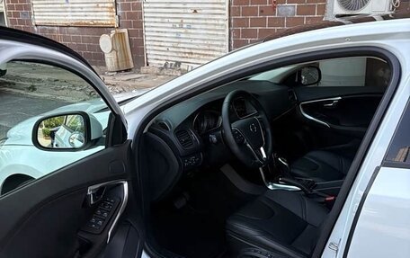 Volvo V40 II рестайлинг, 2019 год, 1 070 000 рублей, 6 фотография