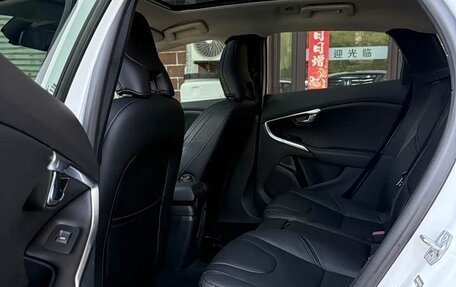 Volvo V40 II рестайлинг, 2019 год, 1 070 000 рублей, 15 фотография