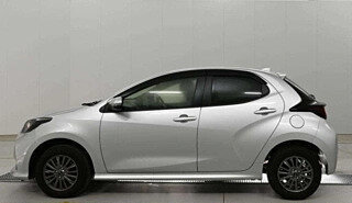 Toyota Yaris, 2022 год, 1 088 000 рублей, 4 фотография