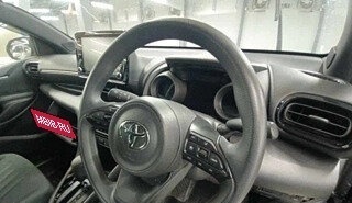 Toyota Yaris, 2022 год, 1 088 000 рублей, 9 фотография