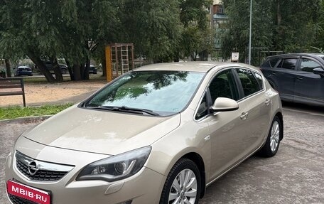 Opel Astra J, 2010 год, 630 000 рублей, 1 фотография