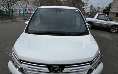 Toyota Voxy III, 2016 год, 2 100 000 рублей, 1 фотография