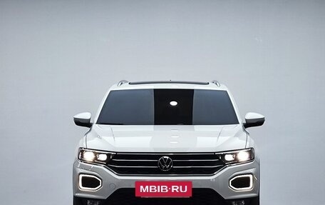 Volkswagen T-Roc I, 2023 год, 2 446 690 рублей, 2 фотография