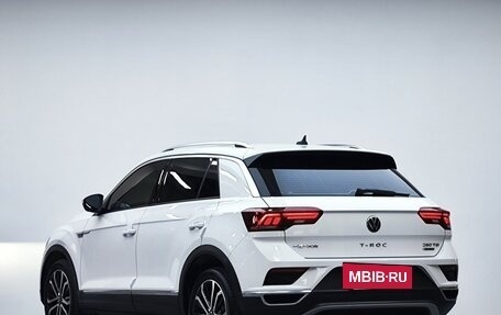 Volkswagen T-Roc I, 2023 год, 2 446 690 рублей, 3 фотография