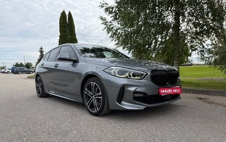 BMW 1 серия, 2022 год, 2 750 000 рублей, 1 фотография