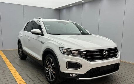 Volkswagen T-Roc I, 2022 год, 1 690 000 рублей, 3 фотография
