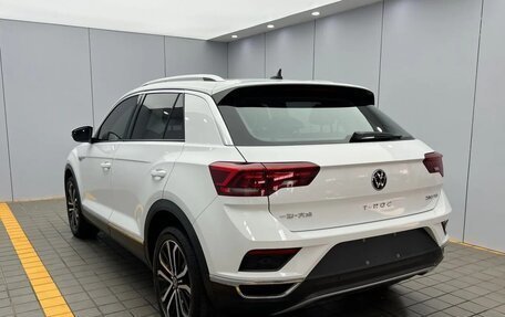 Volkswagen T-Roc I, 2022 год, 1 690 000 рублей, 4 фотография