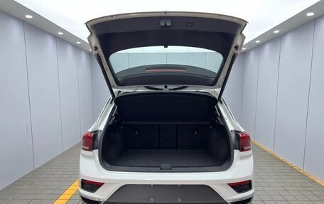Volkswagen T-Roc I, 2022 год, 1 690 000 рублей, 17 фотография