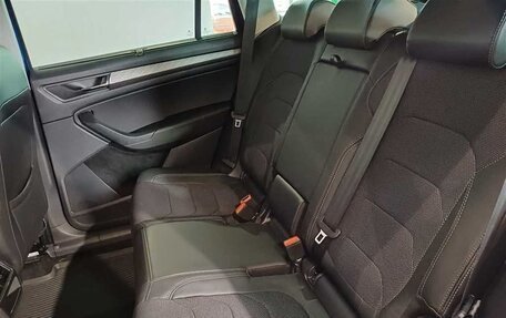 Skoda Kodiaq I, 2023 год, 3 950 000 рублей, 9 фотография