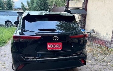 Toyota Highlander, 2022 год, 5 800 000 рублей, 3 фотография