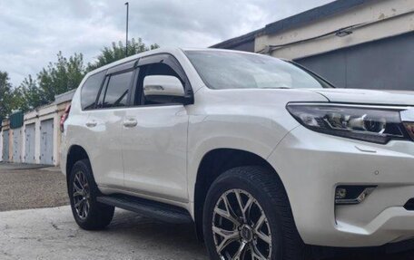 Toyota Land Cruiser Prado 150 рестайлинг 2, 2021 год, 5 050 000 рублей, 3 фотография